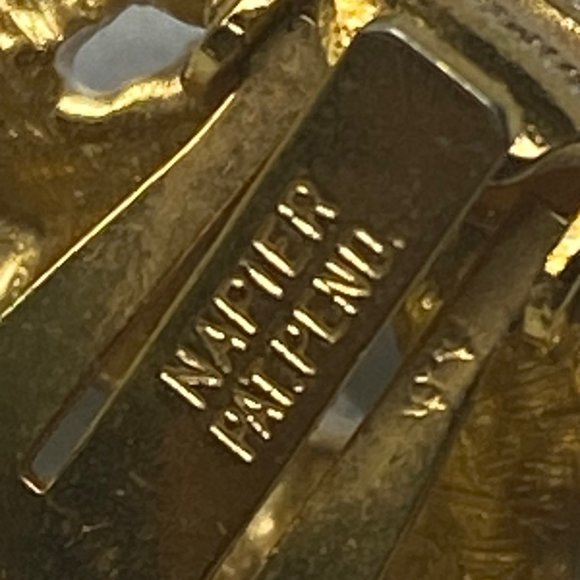 Napier Vintage Clip-on Earrings Metal with White Gold Color Painted Ruffle Edges - Picture 3 of 16